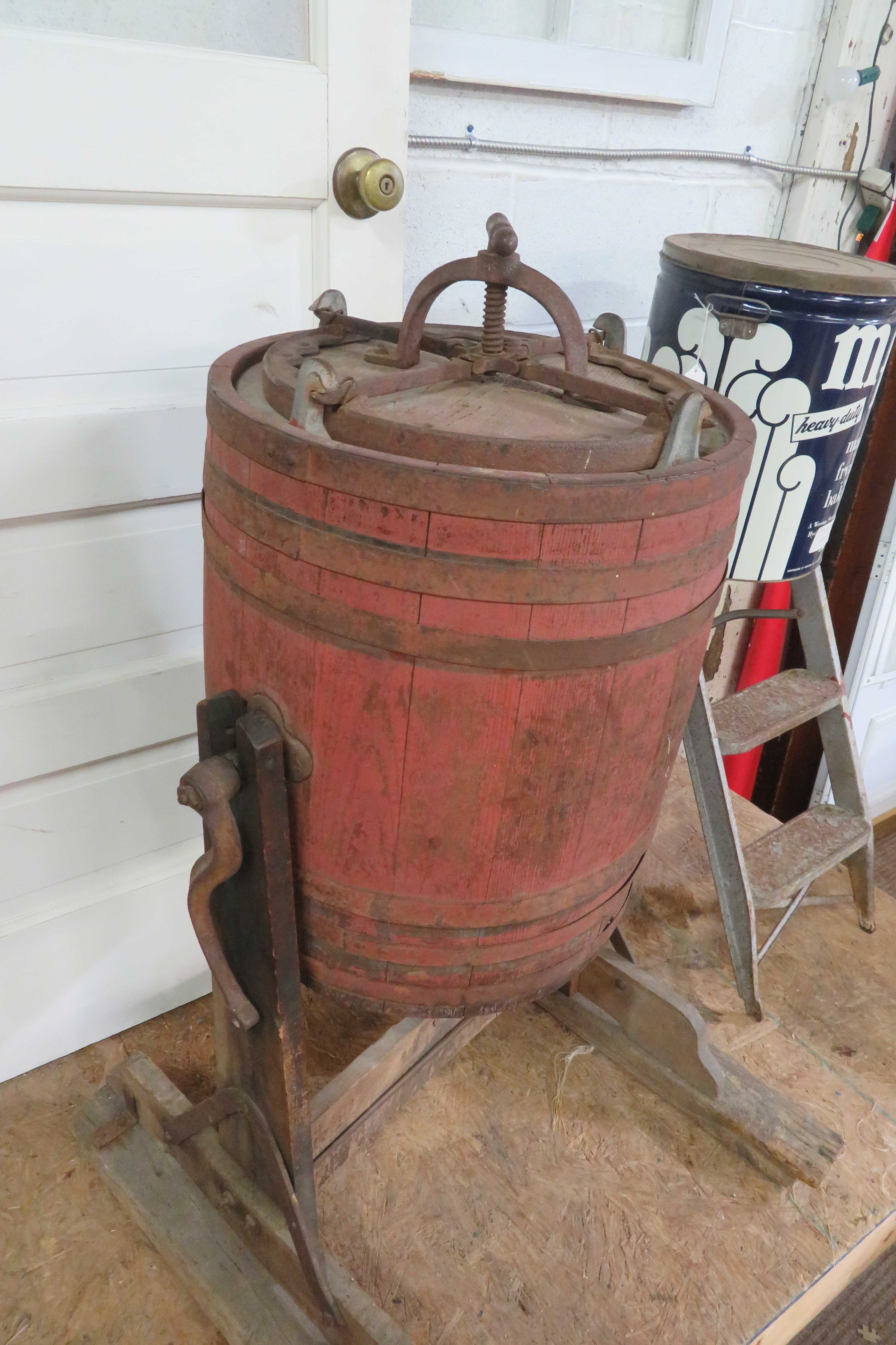 Antiques, Primitives, Vintage  Pyrex Bowls,  Cast Iron, Furniture, Sports,  Auto