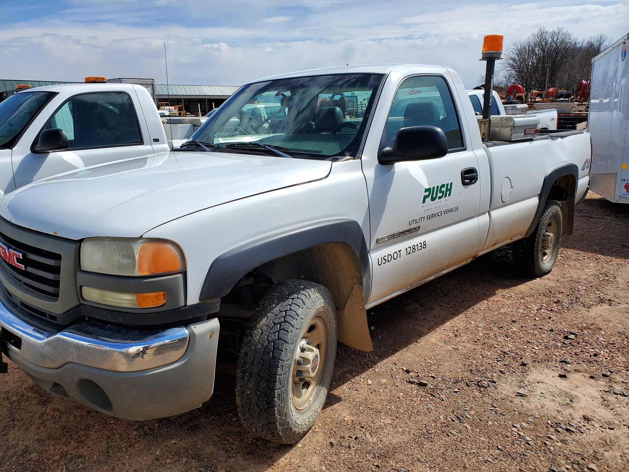 '04 GMC 2500HD | Heavy Equipment, Truck, Trailer Auction