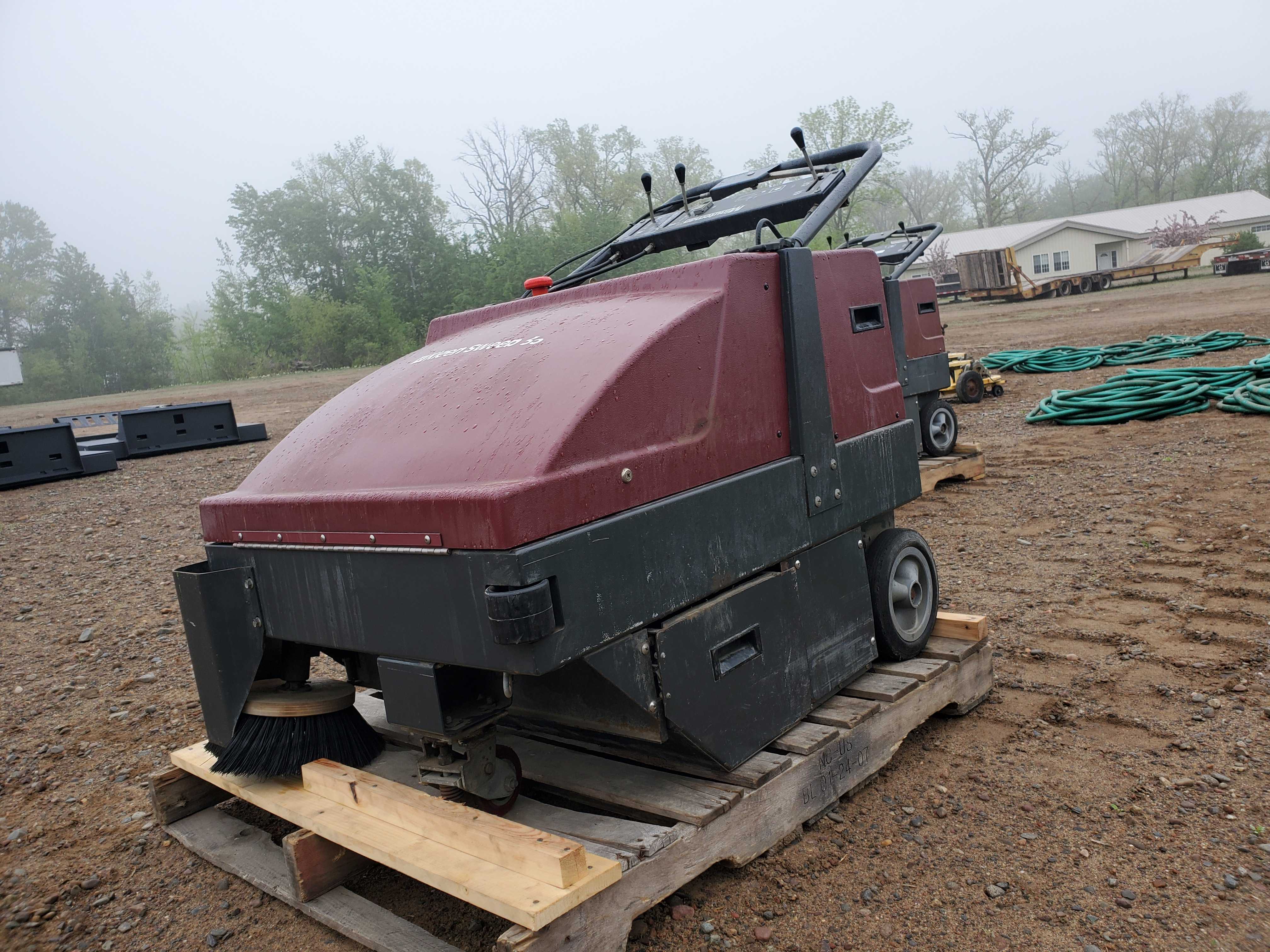 Minuteman HM350000QP Sweeper Heavy Equipment, Truck & Trailer Auction