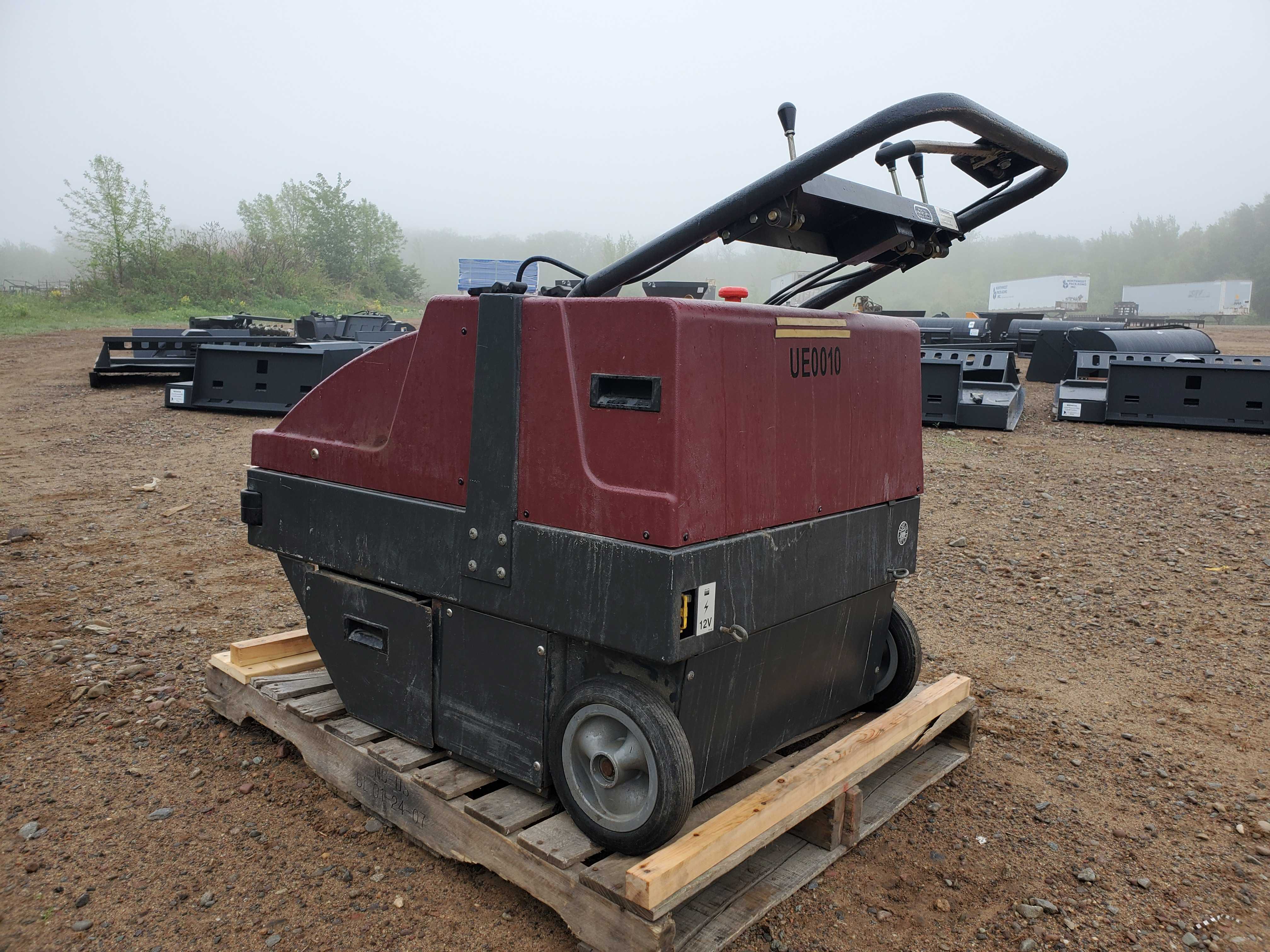 Minuteman HM350000QP Sweeper Heavy Equipment, Truck & Trailer Auction