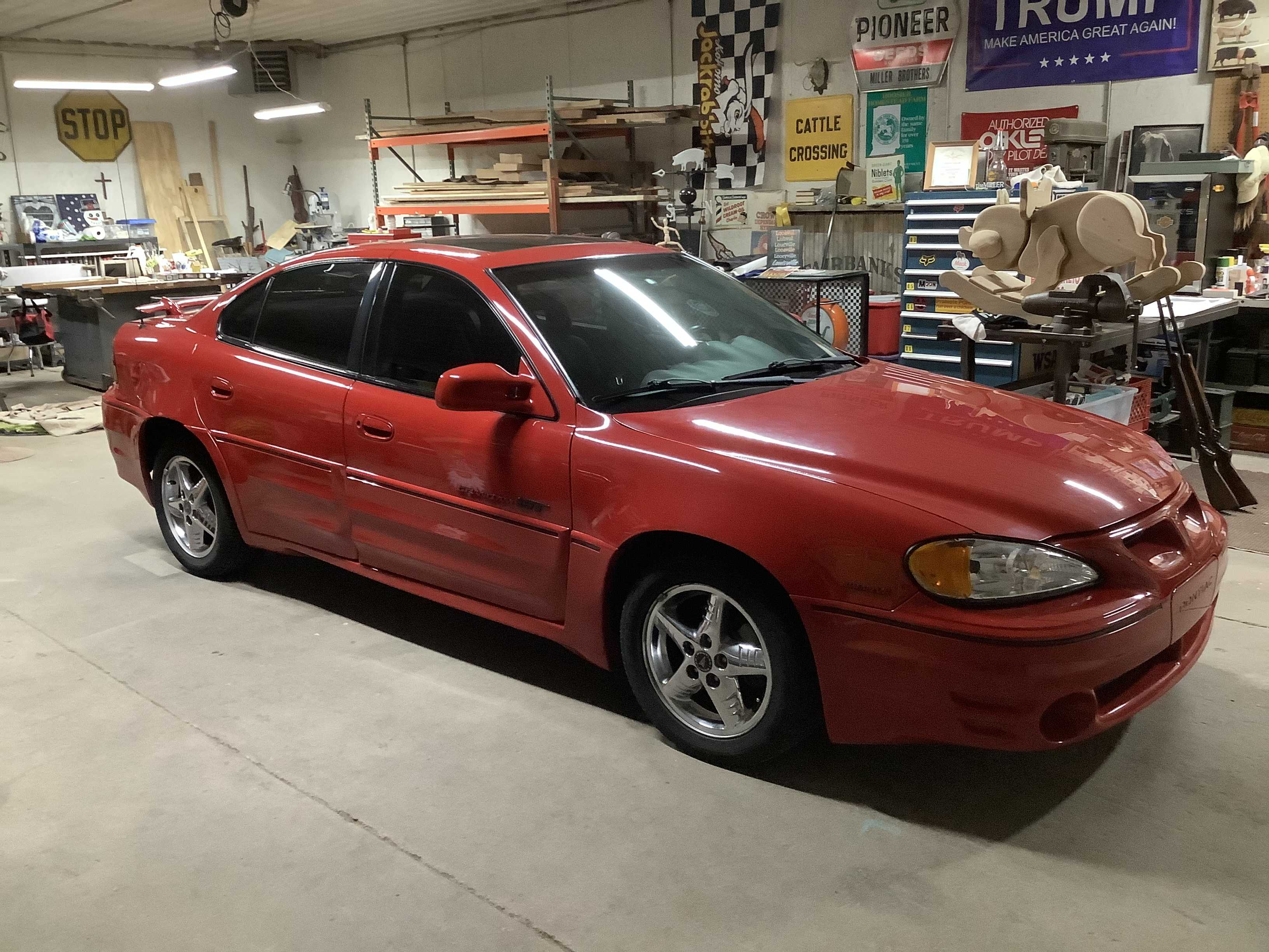 '01 GRAND AM GT, GUNS, FURNITURE, STAMPS & MISC