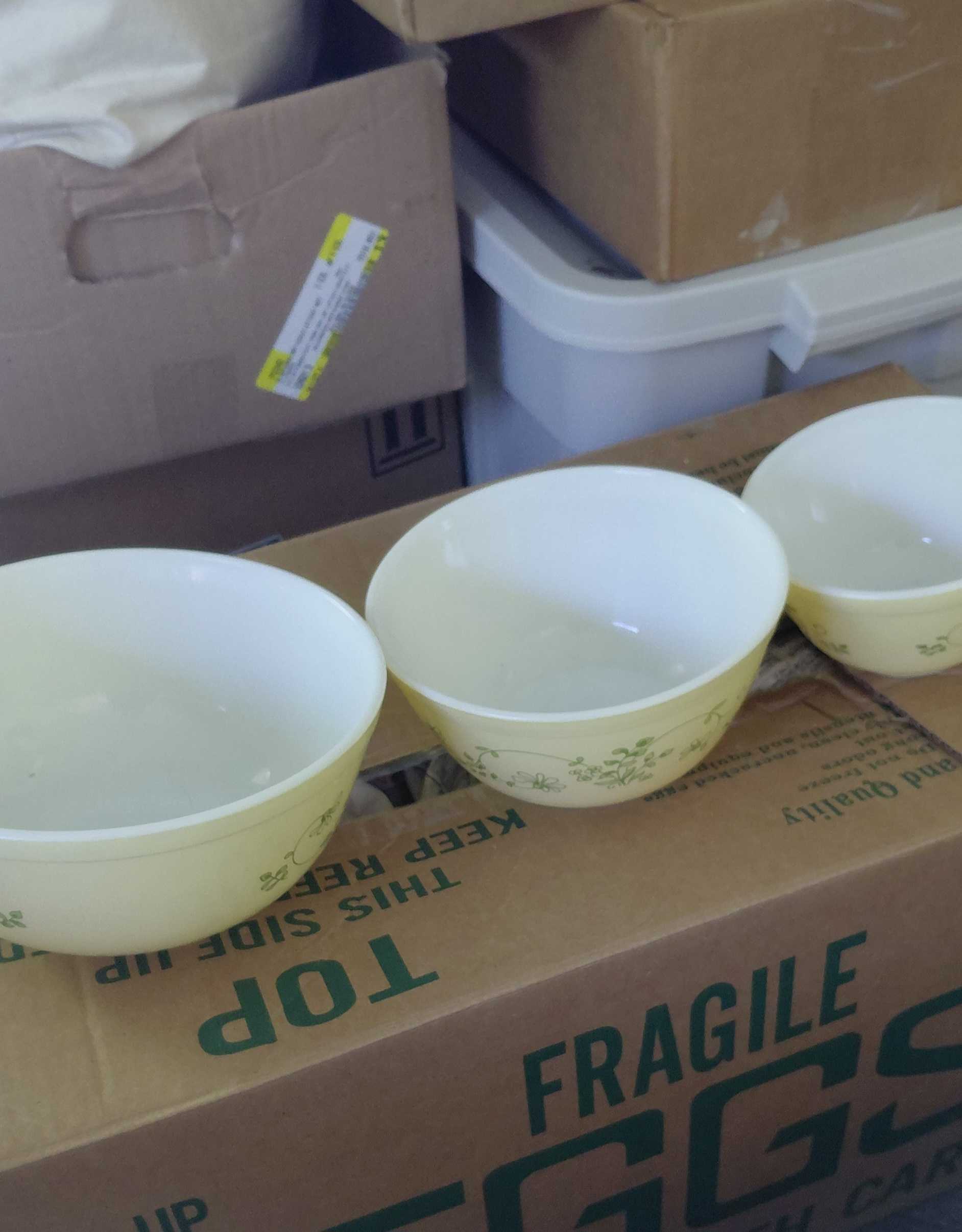 Auction teaser for ANTIQUES, COLLECTIBLES, PYREX, FURNITURE, HOUSEHOLD, JEWELRY and MUCH MORE