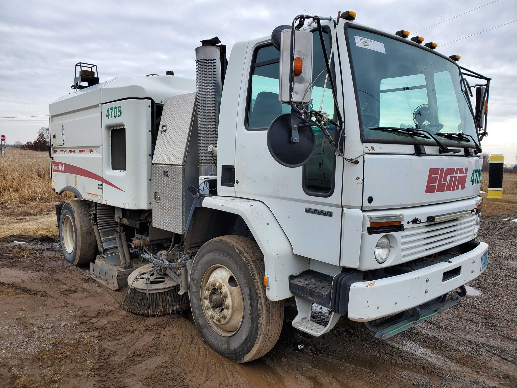 '04 Elgin Crosswind | Heavy Equipment, Truck, Trailer Auction